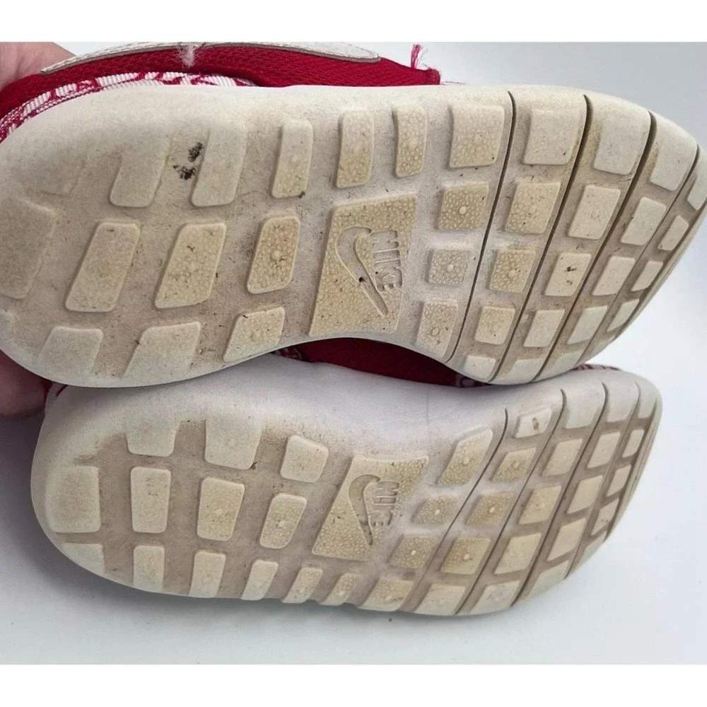 Nike Roshe One GS Kids Size 12C – Red & White Doodle Print‎ – 744947-603
